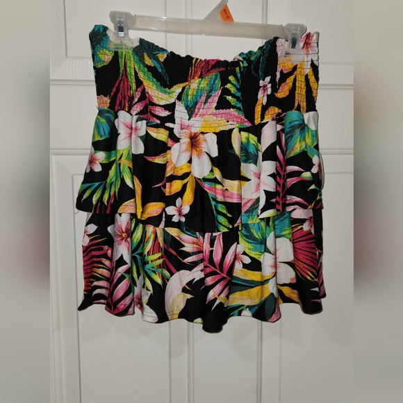 NWT !! FASHION NOVA JOLIE AND JOY FLOWER MINI SKIRT !! - Picture 6 of 6